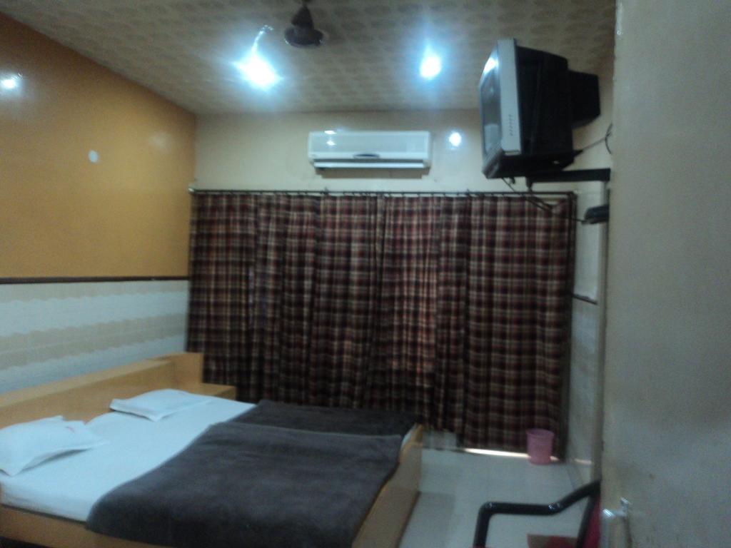 Hotel Jyoti Варанаси Номер фото
