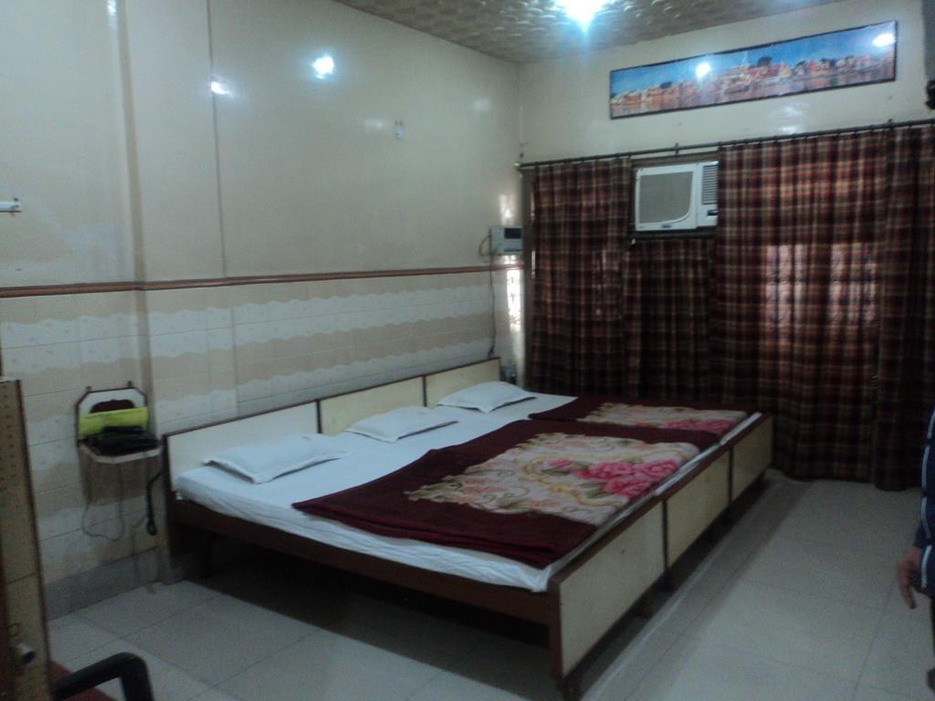 Hotel Jyoti Варанаси Экстерьер фото